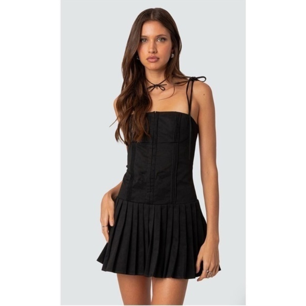 EDIKTED Perri Pleated Corset Minidress in Black